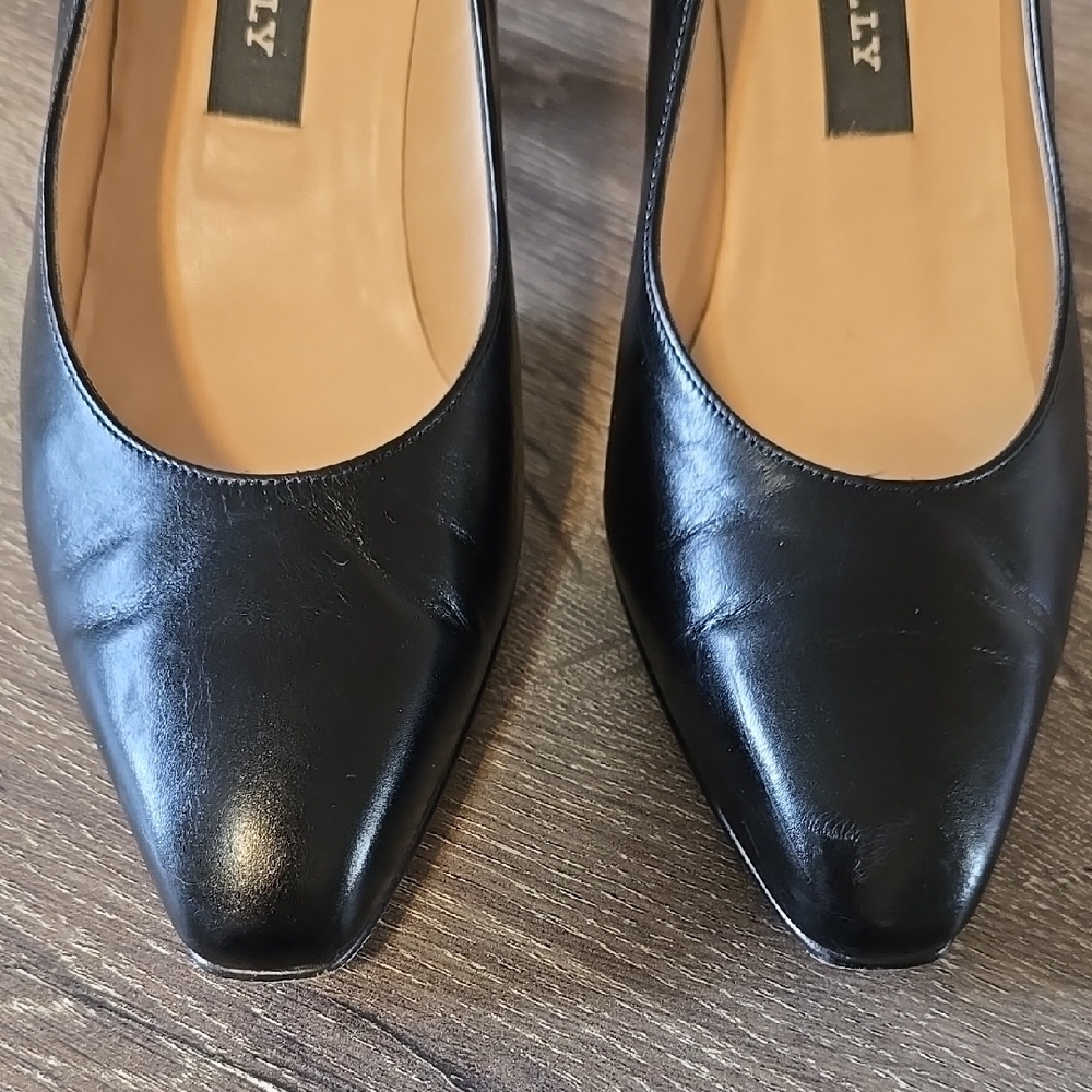 Bally Black Sophisticated Heels - Picture 11 of 16